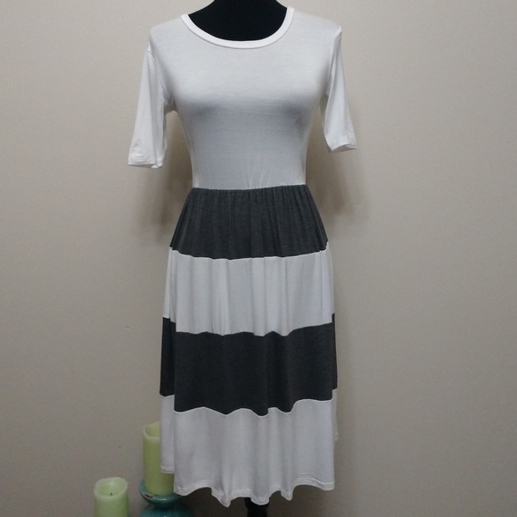 💥CLEARANCE Charcoal Stripe 3/4 Sleeve Midi Dress - Picture 7 of 8